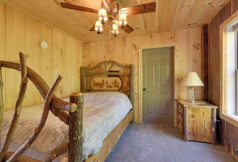 Stunning North Rose Retreat W/ Fishing Pond!