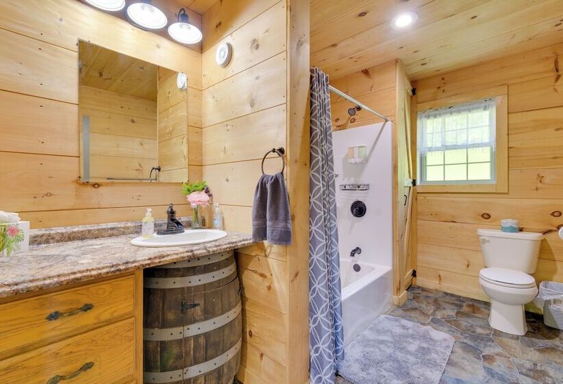 Stunning North Rose Retreat W/ Fishing Pond!