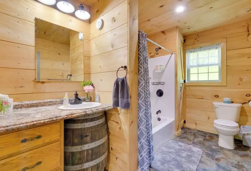 Stunning North Rose Retreat W/ Fishing Pond!