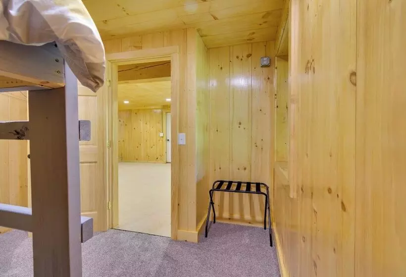 Stunning North Rose Retreat W/ Fishing Pond!