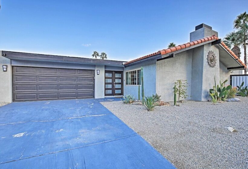 Pet Friendly Palm Springs Escape W/ Heated Pool!