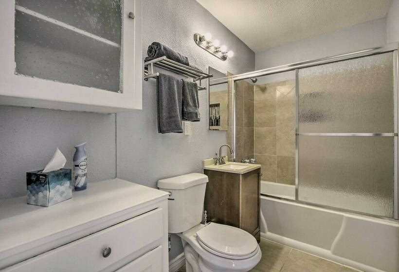 Sunny Getaway: 6 Mi To Joshua Tree Natl Park!