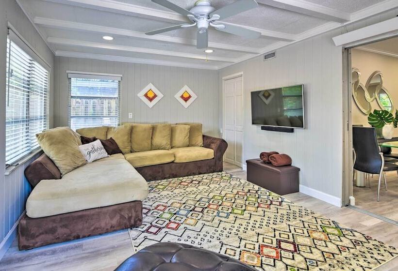 Sunny Sarasota Home W/ Yard < 2 Mi To Downtown!