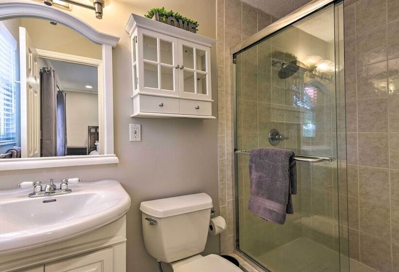 Sunny Sarasota Home W/ Yard < 2 Mi To Downtown!