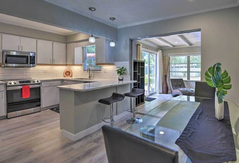 Sunny Sarasota Home W/ Yard < 2 Mi To Downtown!