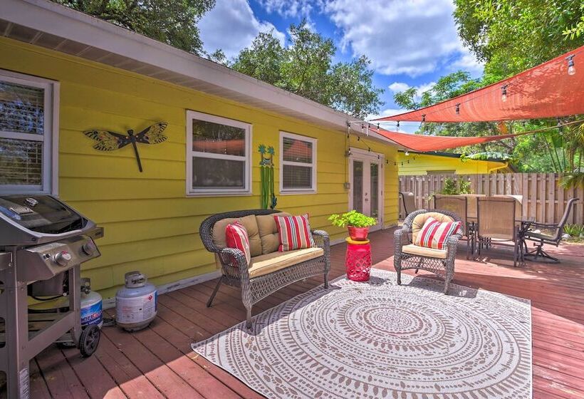 Sunny Sarasota Home W/ Yard < 2 Mi To Downtown!