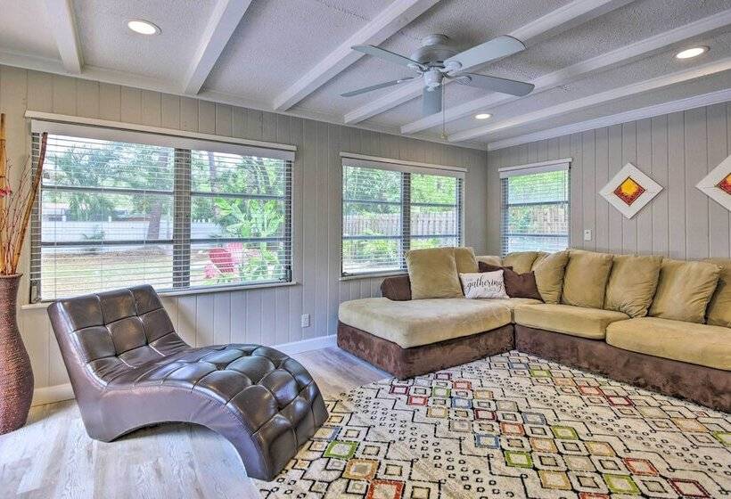 Sunny Sarasota Home W/ Yard < 2 Mi To Downtown!