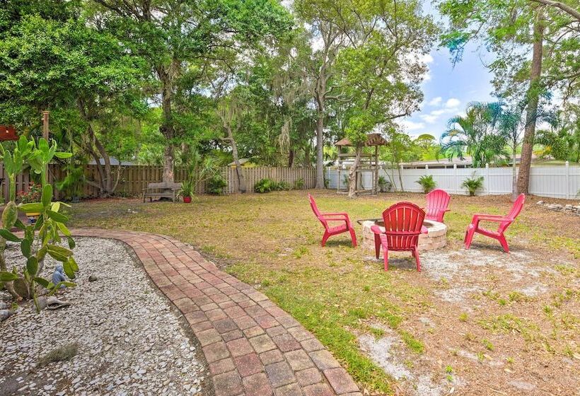 Sunny Sarasota Home W/ Yard < 2 Mi To Downtown!