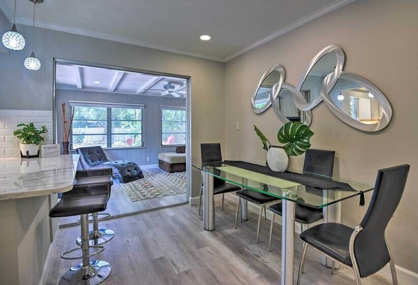 Sunny Sarasota Home W/ Yard < 2 Mi To Downtown!