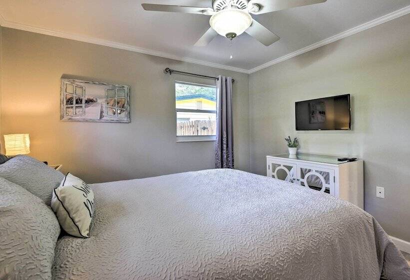 Sunny Sarasota Home W/ Yard < 2 Mi To Downtown!