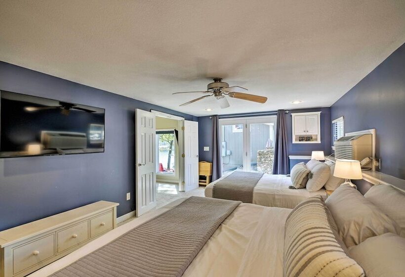 Lakeside Home W/ Boat Dock In Sunrise Beach