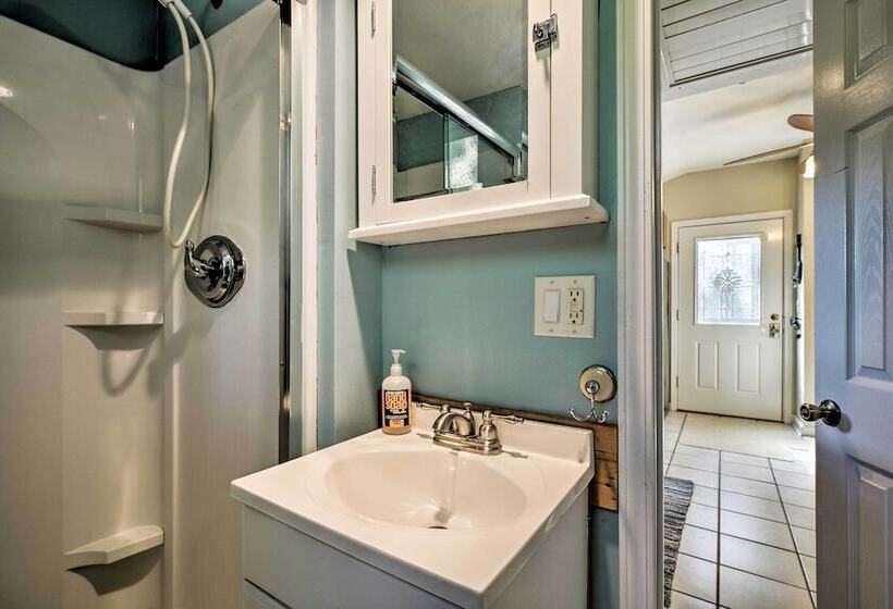 Lakeside Home W/ Boat Dock In Sunrise Beach