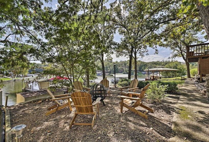 Lakeside Home W/ Boat Dock In Sunrise Beach