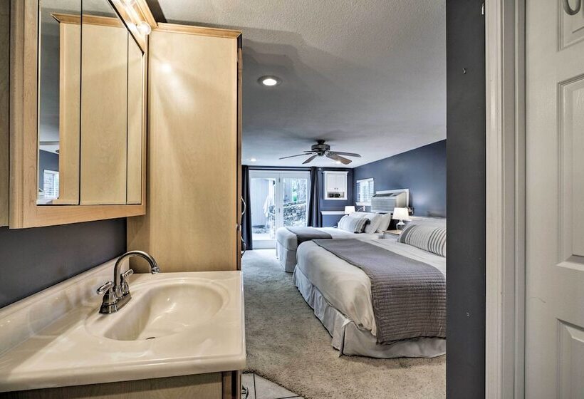 Lakeside Home W/ Boat Dock In Sunrise Beach