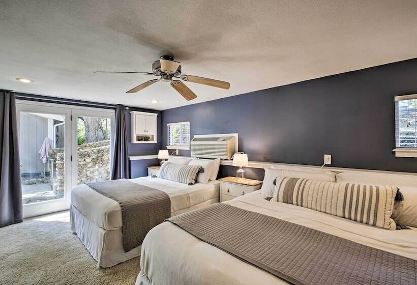 Lakeside Home W/ Boat Dock In Sunrise Beach