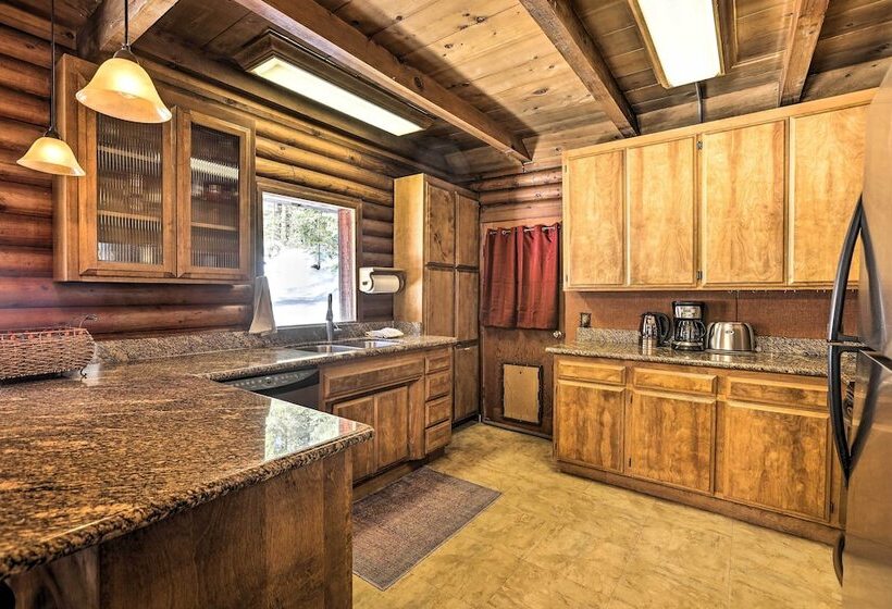 Tahoe Vista Cabin W/ Deck: 1 Mi To Kings Beach!