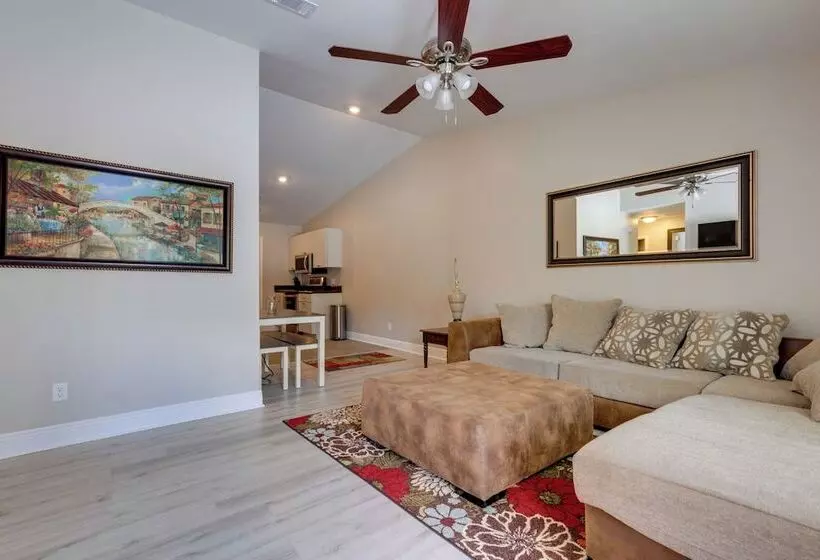 Dog Friendly Pensacola Duplex ~ 7 Mi To Downtown