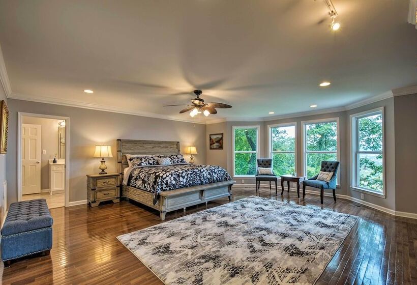 Upscale Chattanooga Home On Missionary Ridge!