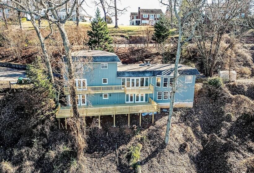 Upscale Chattanooga Home On Missionary Ridge!