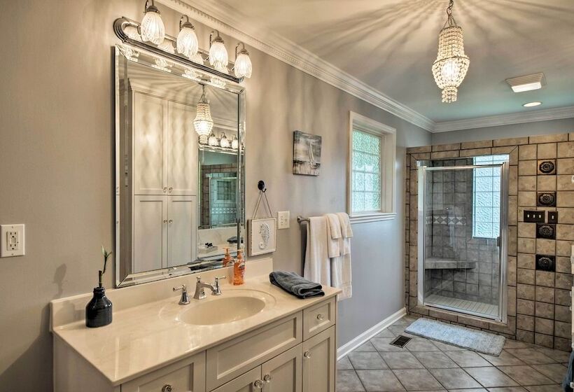 Upscale Chattanooga Home On Missionary Ridge!