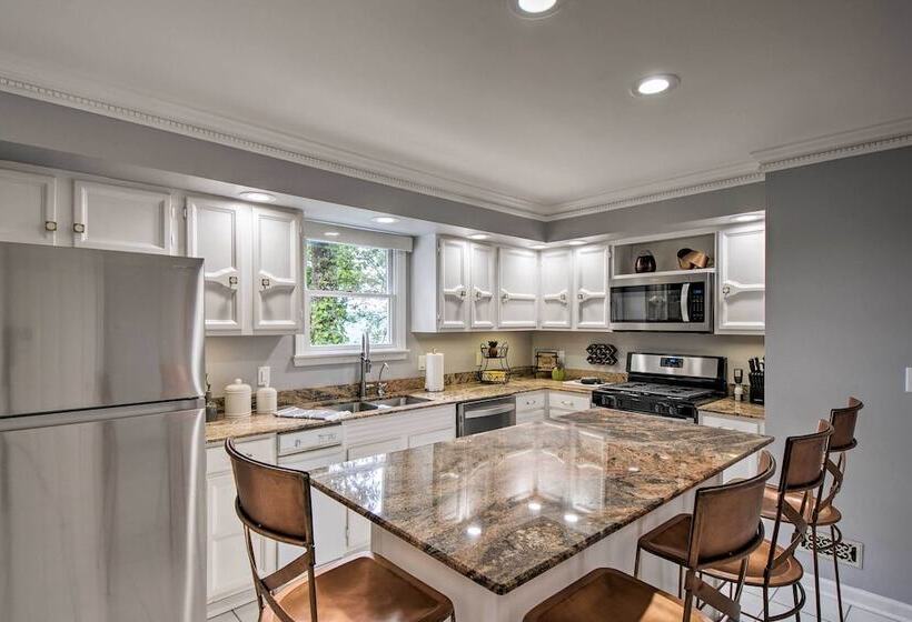 Upscale Chattanooga Home On Missionary Ridge!