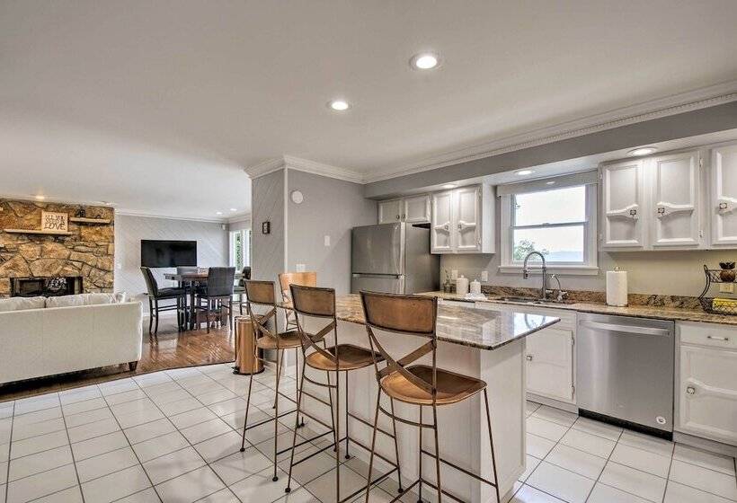 Upscale Chattanooga Home On Missionary Ridge!