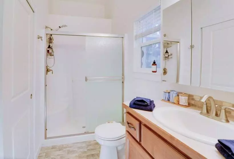 Beautiful Pet Friendly Washougal Home W/ Fire Pit!