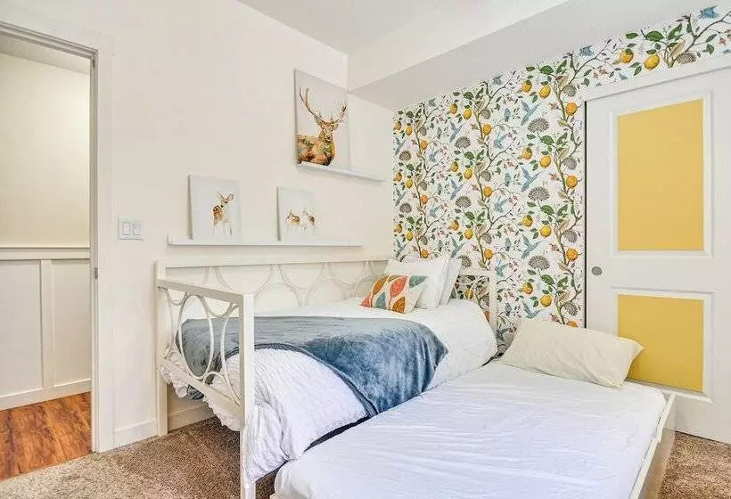 Beautiful Pet Friendly Washougal Home W/ Fire Pit!