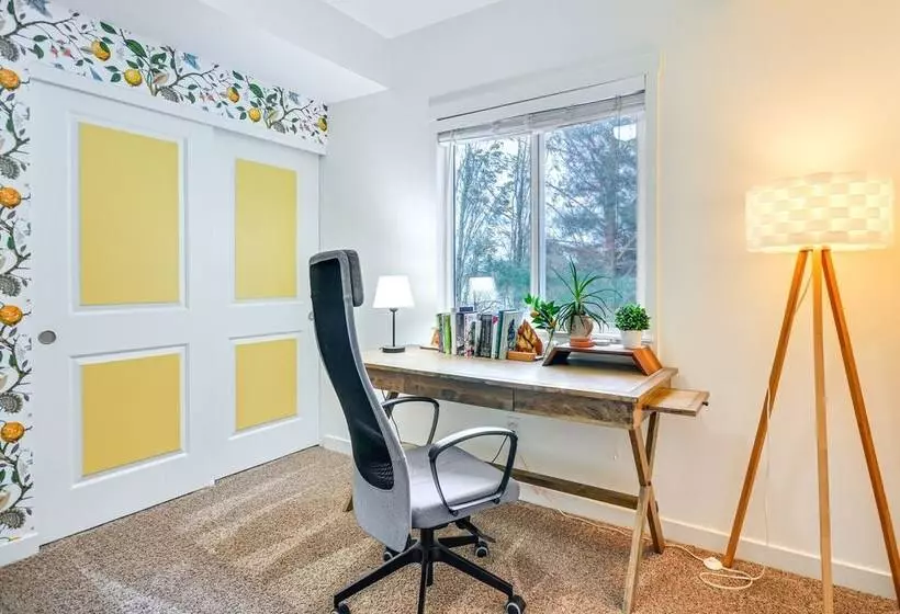 Beautiful Pet Friendly Washougal Home W/ Fire Pit!