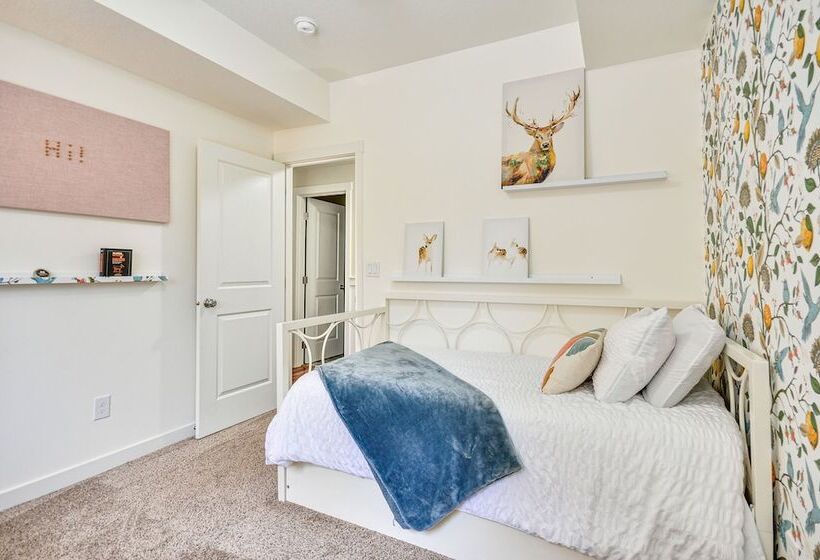 Beautiful Pet Friendly Washougal Home W/ Fire Pit!