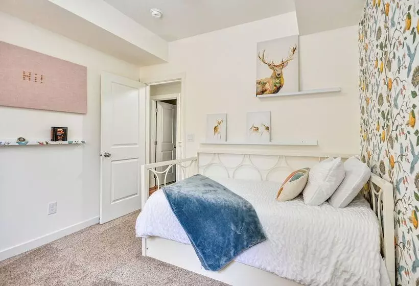 Beautiful Pet Friendly Washougal Home W/ Fire Pit!