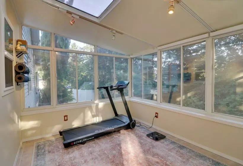 Beautiful Pet Friendly Washougal Home W/ Fire Pit!