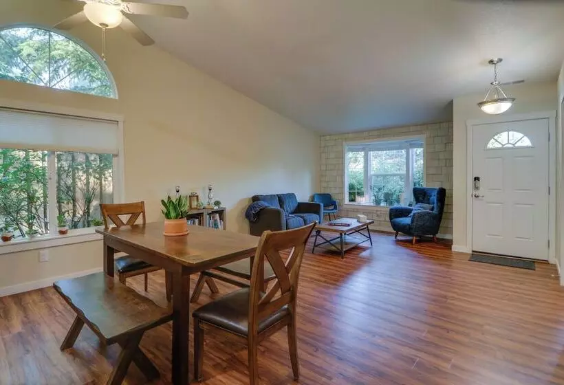 Beautiful Pet Friendly Washougal Home W/ Fire Pit!