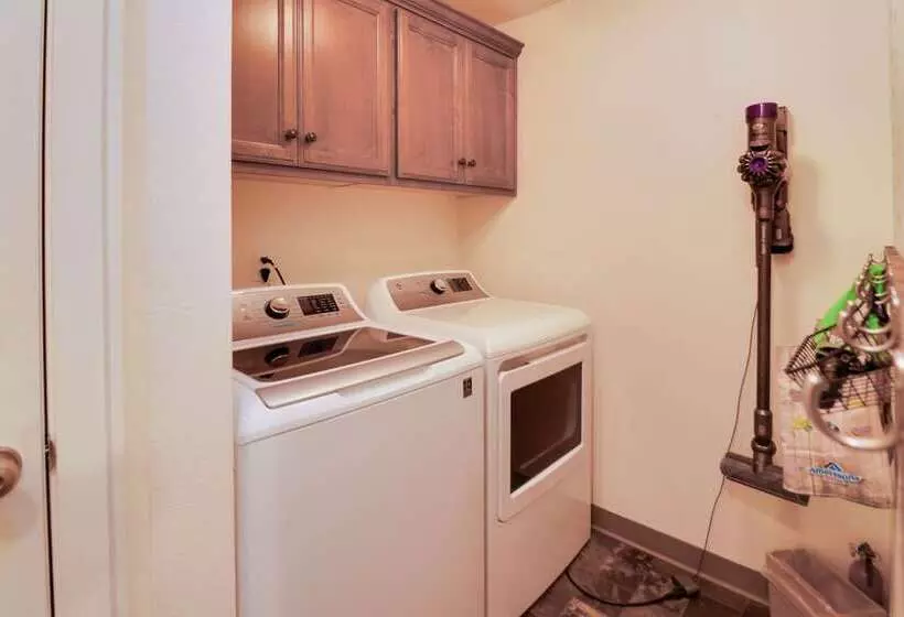 Beautiful Pet Friendly Washougal Home W/ Fire Pit!