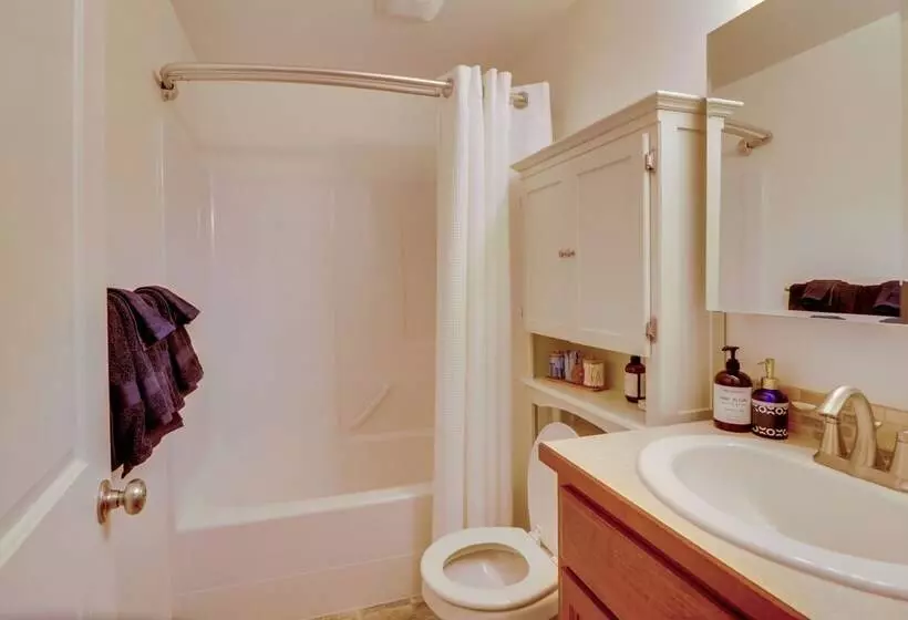 Beautiful Pet Friendly Washougal Home W/ Fire Pit!