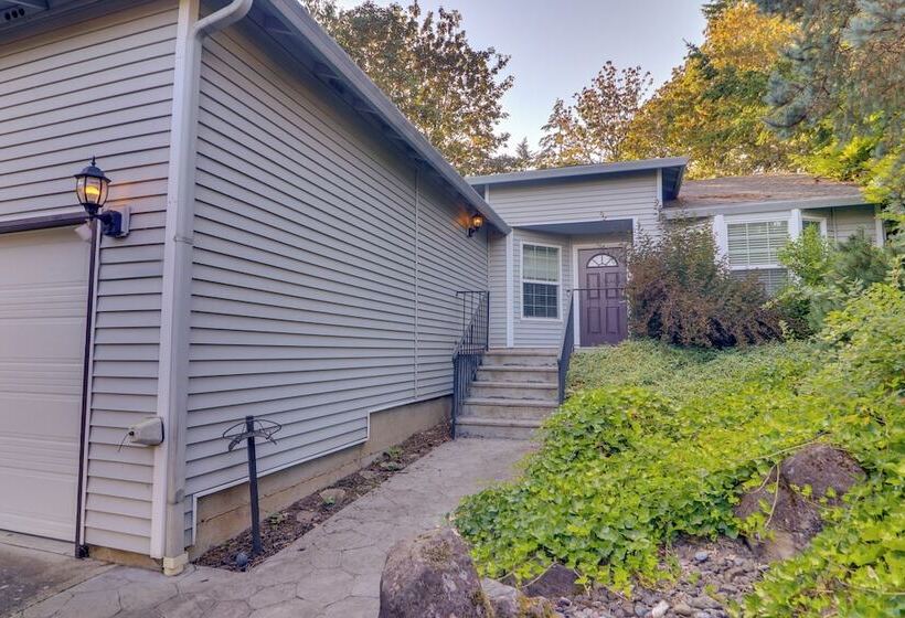 Beautiful Pet Friendly Washougal Home W/ Fire Pit!