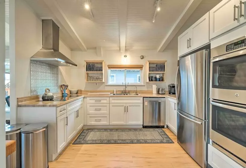 Bethel Island Sanctuary W/ Dock & Boathouse