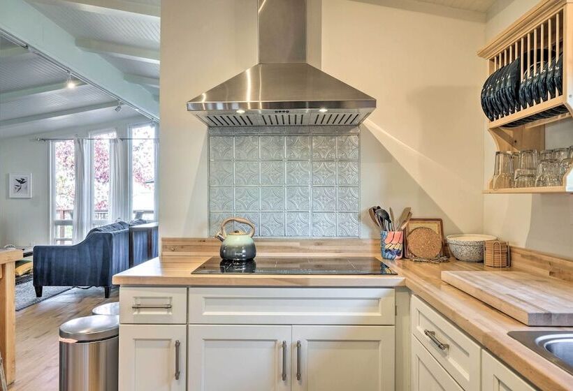 Bethel Island Sanctuary W/ Dock & Boathouse