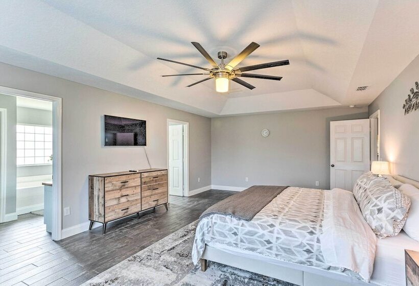 2 Mi To City Center: Spacious Port St Lucie Home!