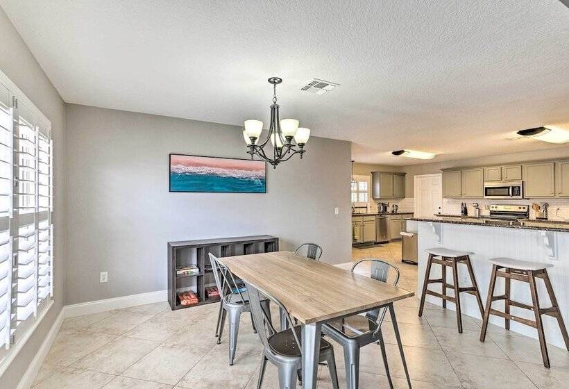 2 Mi To City Center: Spacious Port St Lucie Home!