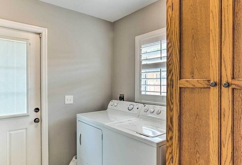 2 Mi To City Center: Spacious Port St Lucie Home!