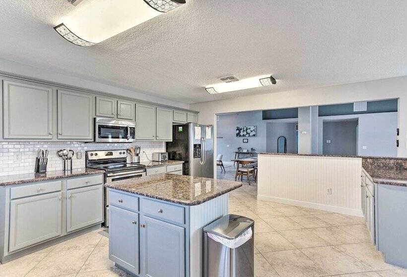 2 Mi To City Center: Spacious Port St Lucie Home!