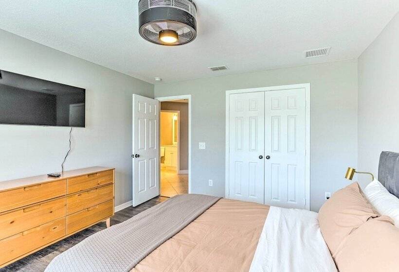 2 Mi To City Center: Spacious Port St Lucie Home!