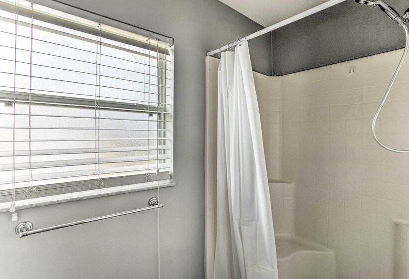 2 Mi To City Center: Spacious Port St Lucie Home!