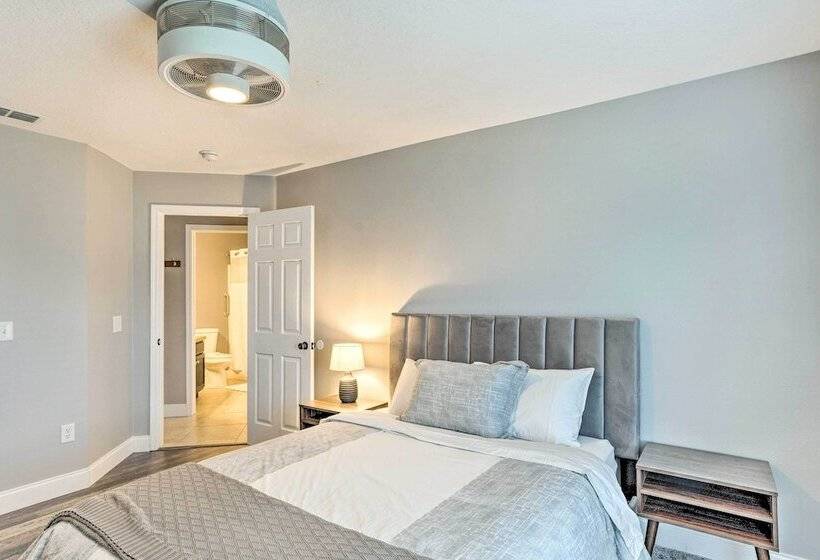 2 Mi To City Center: Spacious Port St Lucie Home!