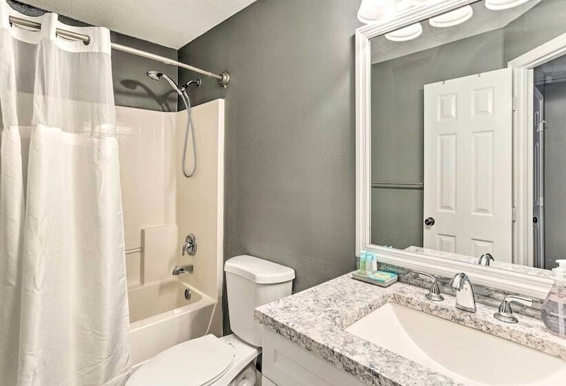 2 Mi To City Center: Spacious Port St Lucie Home!