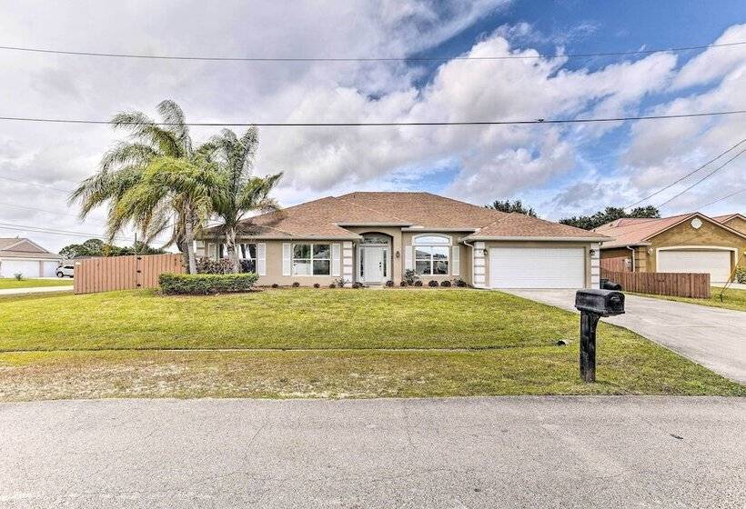 2 Mi To City Center: Spacious Port St Lucie Home!