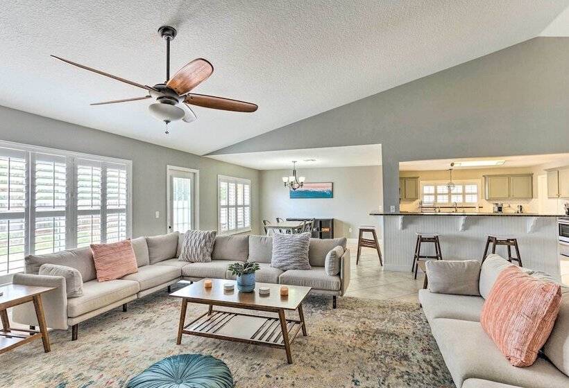 2 Mi To City Center: Spacious Port St Lucie Home!