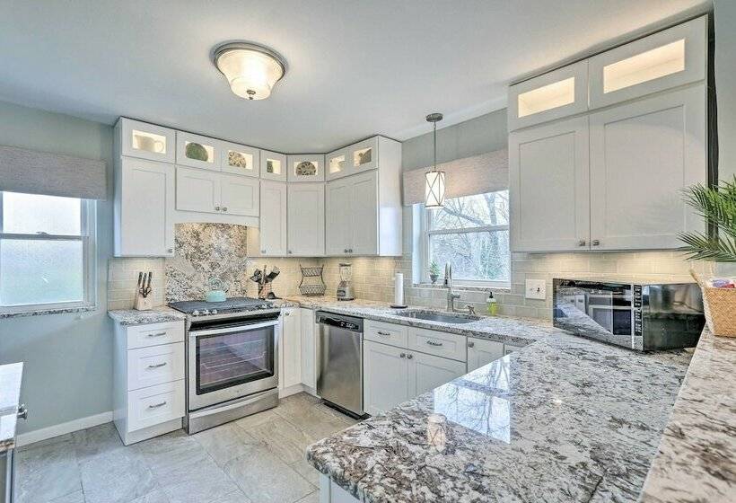 Bright & Spacious Cincinnati Retreat W/ Hot Tub!