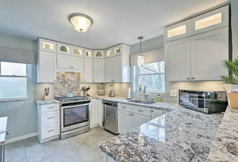 Bright & Spacious Cincinnati Retreat W/ Hot Tub!